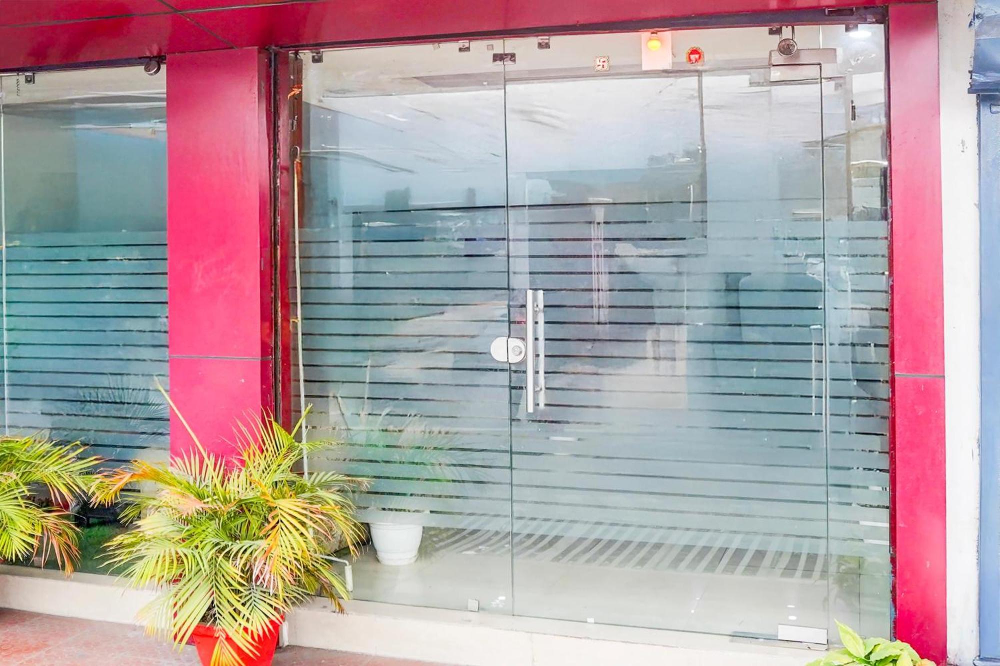 Super Hotel O Krishna Nagar Chowk Near Ongc เดห์ราดุน ภายนอก รูปภาพ