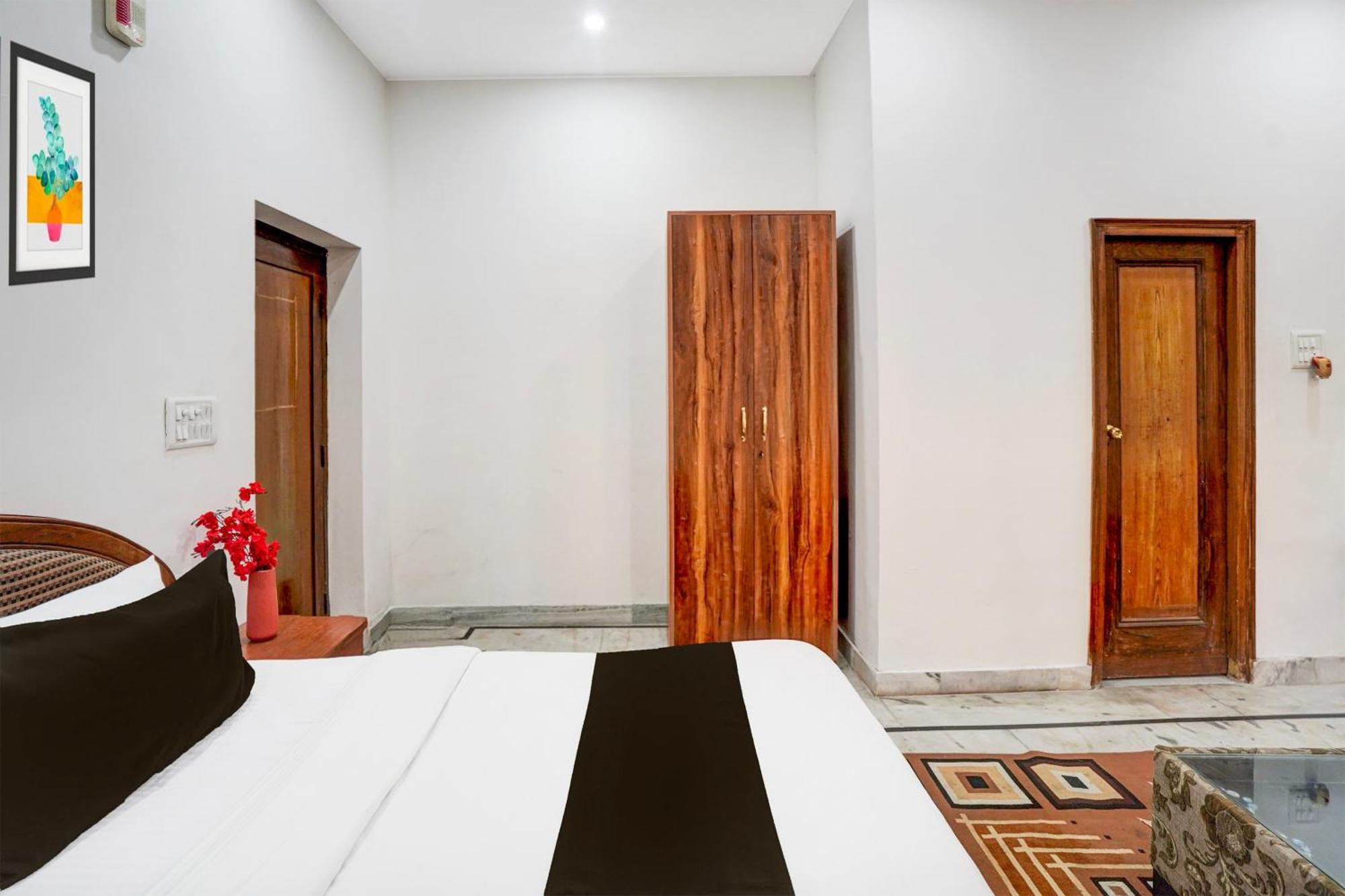 Super Hotel O Krishna Nagar Chowk Near Ongc เดห์ราดุน ภายนอก รูปภาพ